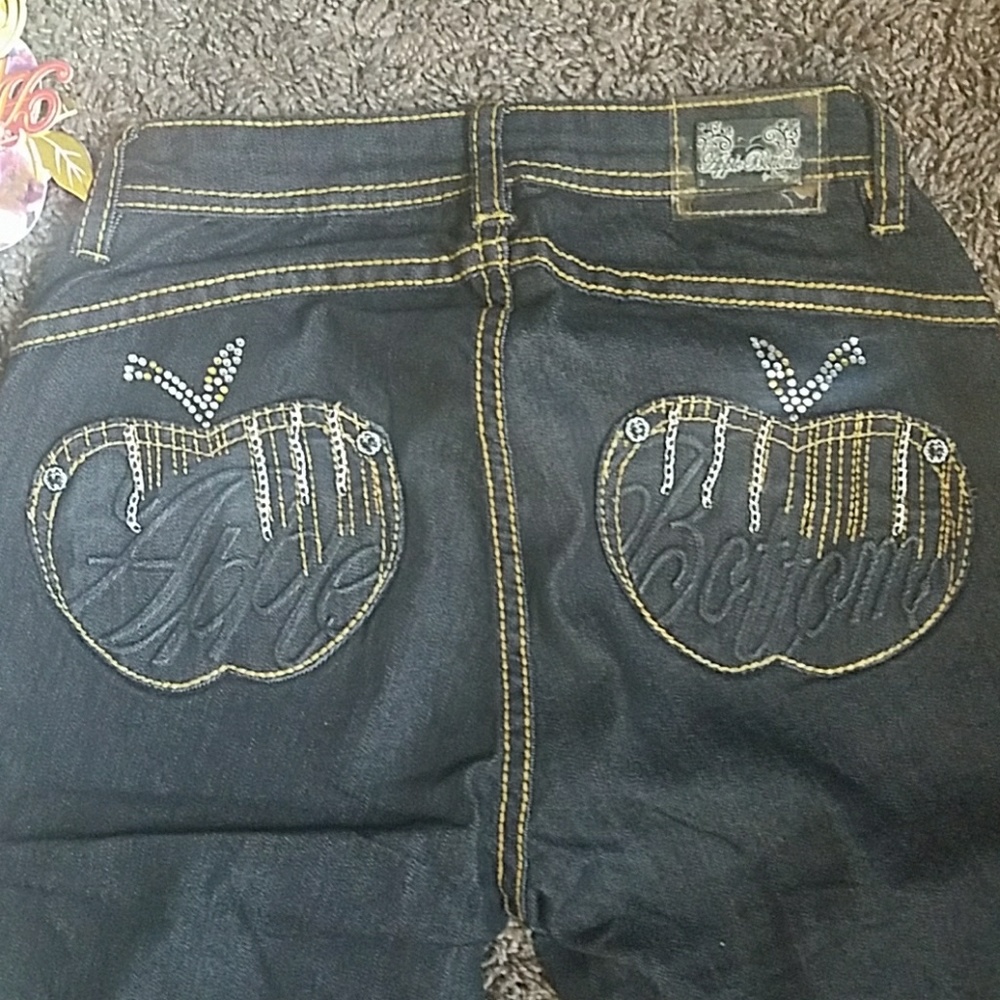 APPLE BOTTOMS CAPRI'S - Picture 4 of 8